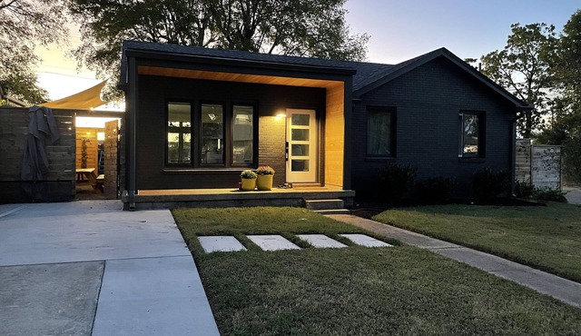 Perfect sanctuary for 10 people minutes from downtown fun!