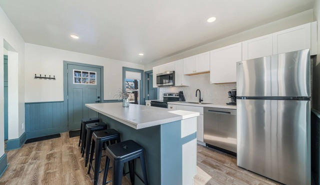 Pet-Friendly 2BR | Workspace & Free Parking | Historic