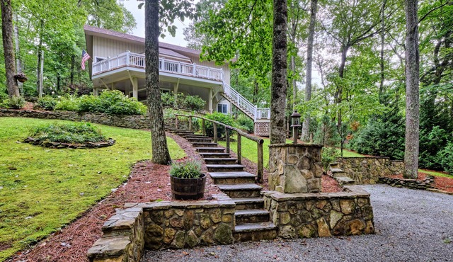 PET FRIENDLY: 3 mins to Highlands, 12 mins Cashiers.