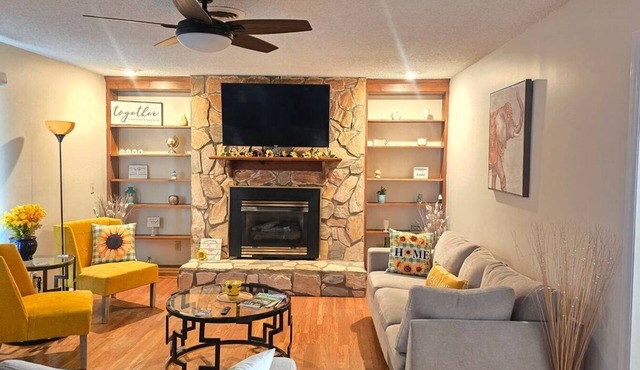 Pet-Friendly 3BR + Long Stays + Quick Hwy Access