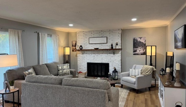 Pet-Friendly 3BR - Near UT & Downtown Knoxville