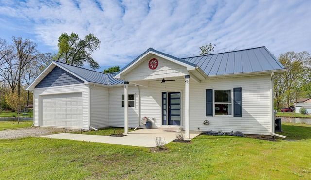 Pet Friendly! Canal-Front Escape on Vineyard Lake