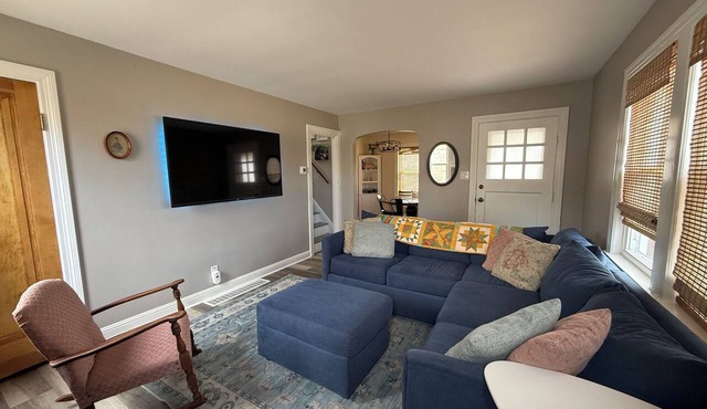 Pet-Friendly, Cottage in the City