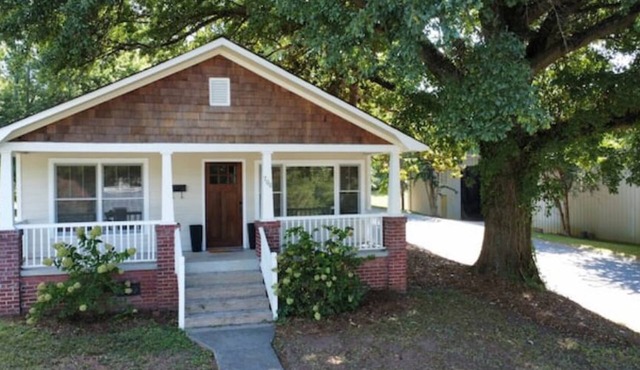 Pet Friendly Cozy NoDa Bungalow with Fenced in Backyard