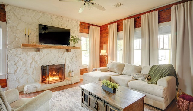 Pet-Friendly Historic Home: Downtown Breaux Bridge