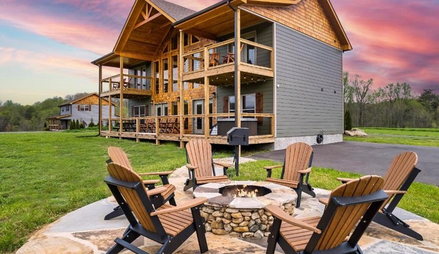 Pet Friendly+ Hot Tub + Fire Pit + Game Room