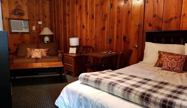 Pine Cone Inn - Room M7 Otsego Lake with beach access & State park