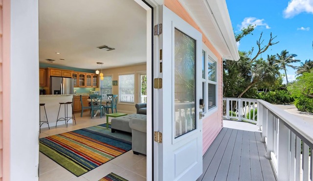 Pink Shell- peaceful Sanibel home short walk to the beach!