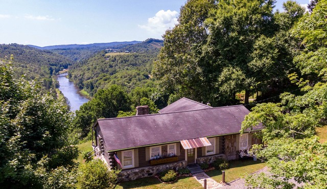 Pisgah Heights - Stunning high elevation views of the New River!
