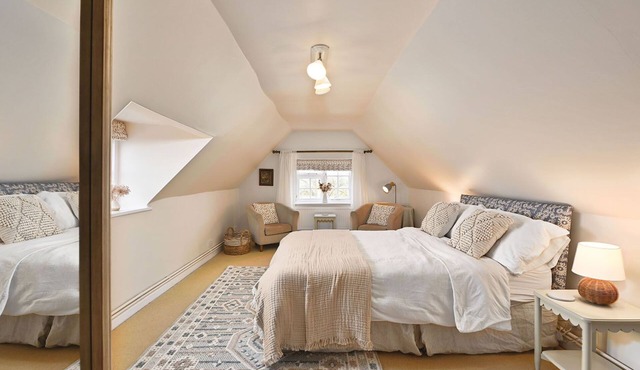 Plum Pudding Stables by Bloom Stays - sleeps 2 guests in 1 bedroom in Faversham