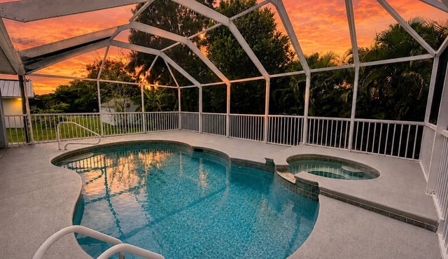 Pool Home/Tropical Paradise Getaway Near Beaches and Downtown Fort Myers