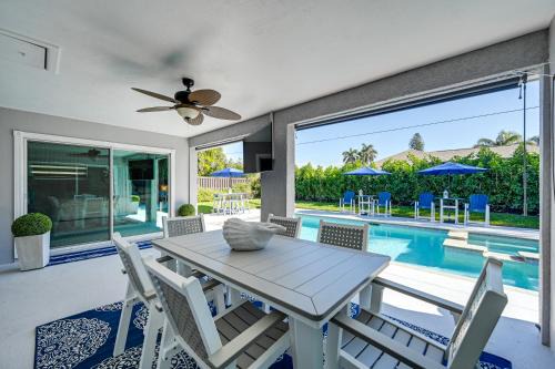 Pool & Spa: Luxe Home in Naples!