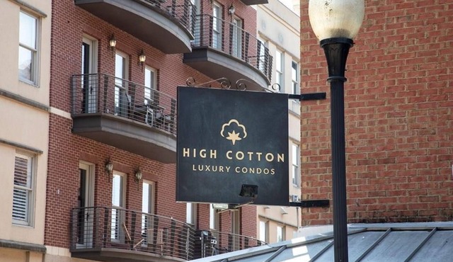 Premium 2 Bedroom 2 Bath Condo on the Oxford Square