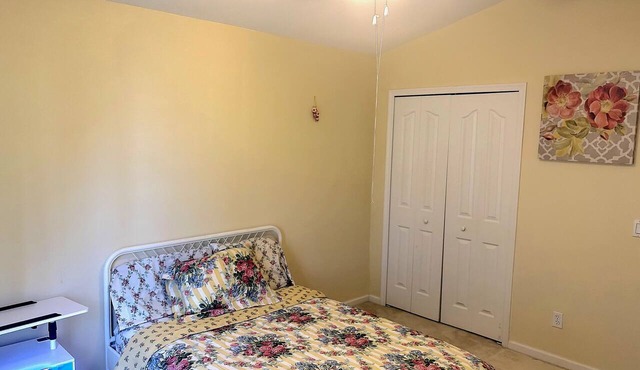Private 1-bedroom in shared home in Port Saint Lucie