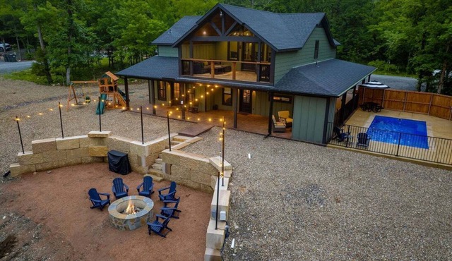Private Gated Heated Pool Hot Tub Stocked Pond Arcade & Game Tables