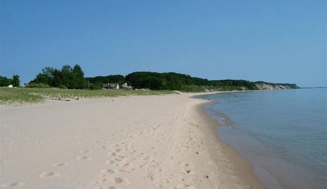 Private Lake Michigan Beach! Breathtaking Sunsets! Fantastic Family Fun!