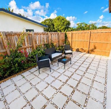 Private minimalist studio with patio and parking