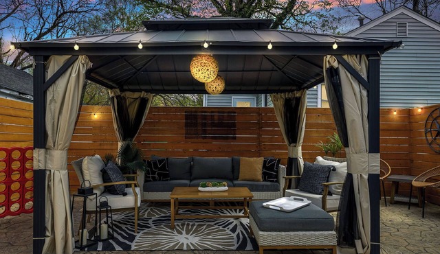 Private Patio, 2Min HPU, 2Mile Downtown, 3 SMART TVs