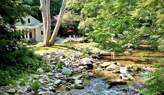 Private Riverfront Mountain Escape, 5BR Cabin + Firepit + game room.