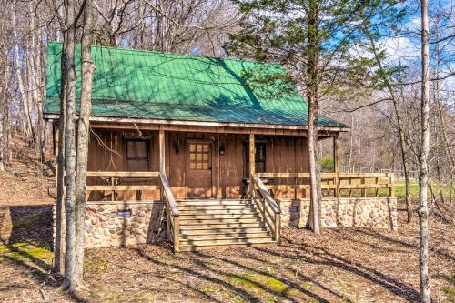 Quaint 'Lakeside' Cabin w/Pond & Fire Pit!