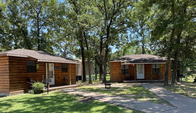 Quaint Waterfront Log Cabin #2