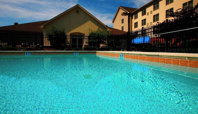 Queen Bed Suite | Free Breakfast & Parking |1.5 Miles from Cinemark Fayette Mall