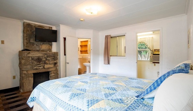 Queen Room - RiverFront