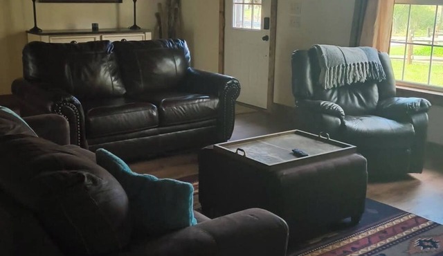 Quiet 3 Bedroom home surrounded by mountains in Hendersonville NC