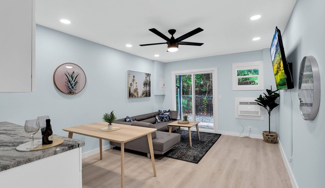 Quiet & Bright 2BR, Minutes from West Palm & Beach