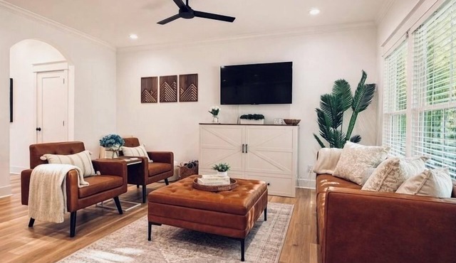 Quiet Family Townhome Sleeps 8 Near Lynchburg w/Screened-in Porch