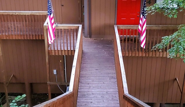 Quiet Gated Condo Near Lake Cumberland - 2 Balconies - Family Getaway