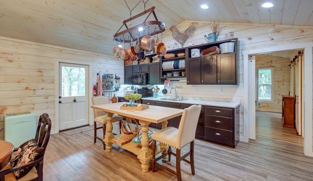 Quiet Tennessee Mountain Cabin w/Patio