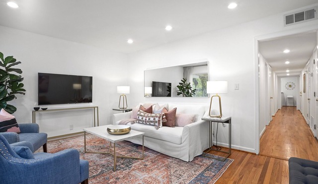 Quiet, walkable intown retreat
