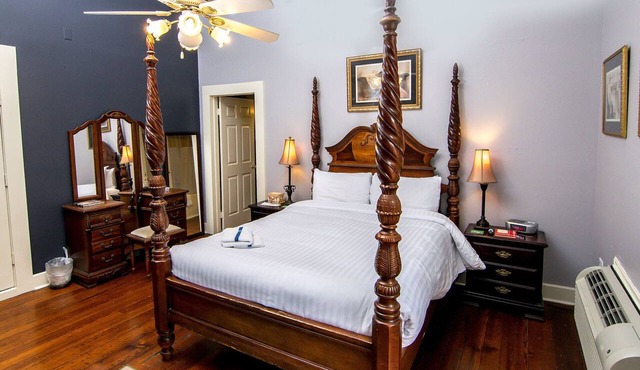 Rathbone Mansions - Superior Queen
