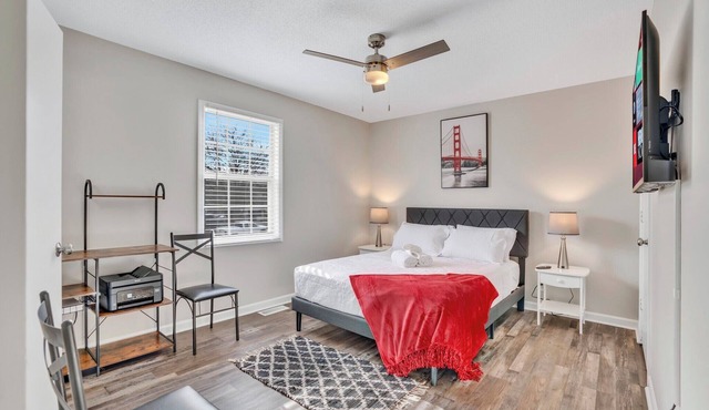 Red Ranch | Bring Your Dogs! Fenced Yard & Cozy Stay