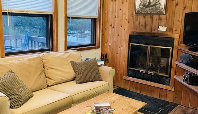 Relax and Unwind at the Bear Stroll Bungalow