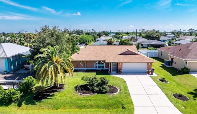 Relaxing Coastal Home with Pool in Englewood! Minutes to Beaches!