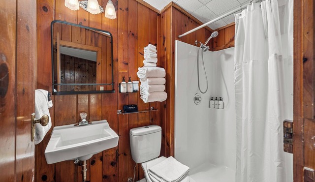 Relaxing King Accommodation l Close to Downtown