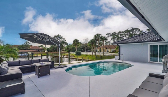 Relaxing Waterfront Stay | Dock & Pool Heat Opt