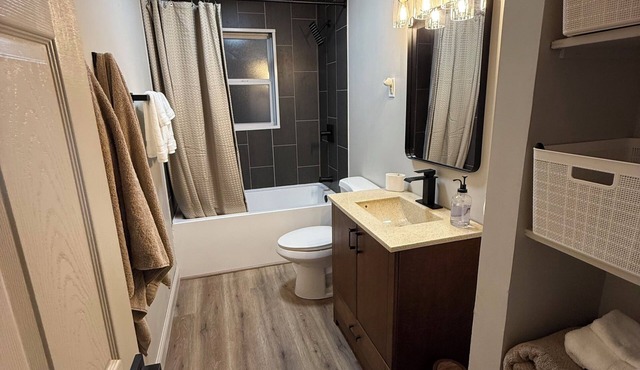 Renovated 3BR/2BA Near Hospital & Highway