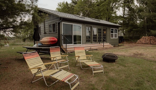 Renovated Vintage 1970s Lake Cottage in Iola—30 Min to Chain O'Lakes