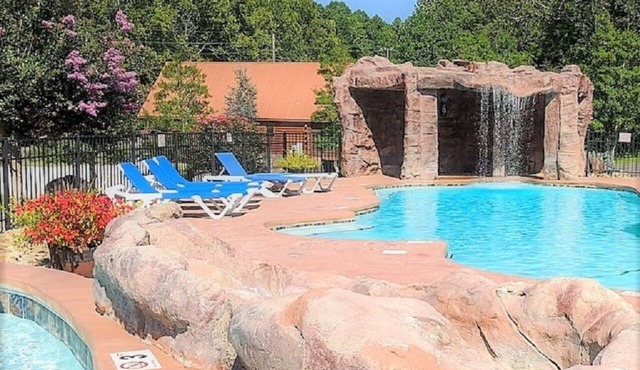 Resort Pool is OPEN! Hot Tub - Pool Table - Arcade Machine - Easy Roads