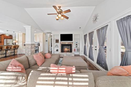 Rest and Rally Retreat 5BR (7 beds) Skyline Views