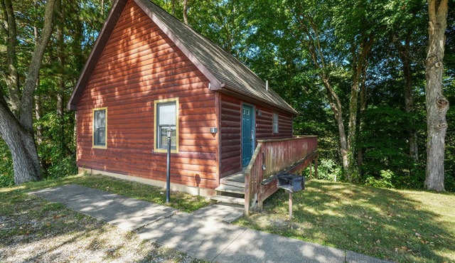 Retreat Cabin #1 | Hocking Hills, Sleeps 6