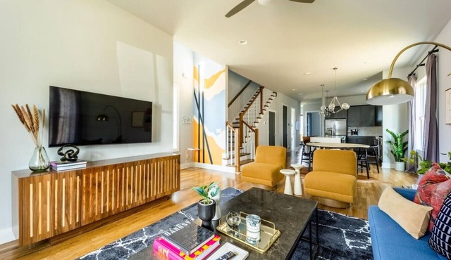 Retro Spacious Home-close to DT Nash w/parking!