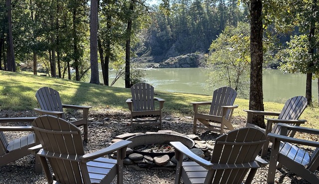 Riverfront Cabin-160 acres/Mtn & River Views!Hiking Trails!Kayaks Provided!