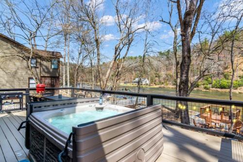 Riverfront Cabin, Tubing, PlaySet, Resort