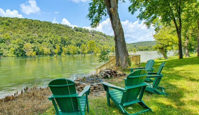 Riverfront Trout Fishing! White River Retreat