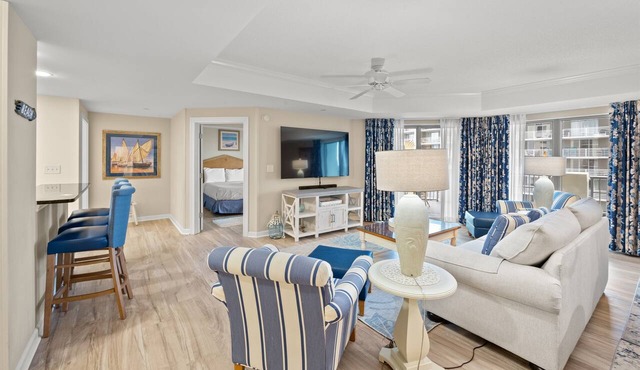 Royale Palms 1004 Elegant Oceanview w/Pool & Beach