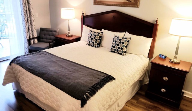 Royale Palms 602H Oceanview Studio w/Pool & Beach